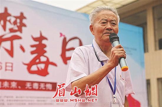 “知心爷爷”余德槐。（资料图片）.jpg