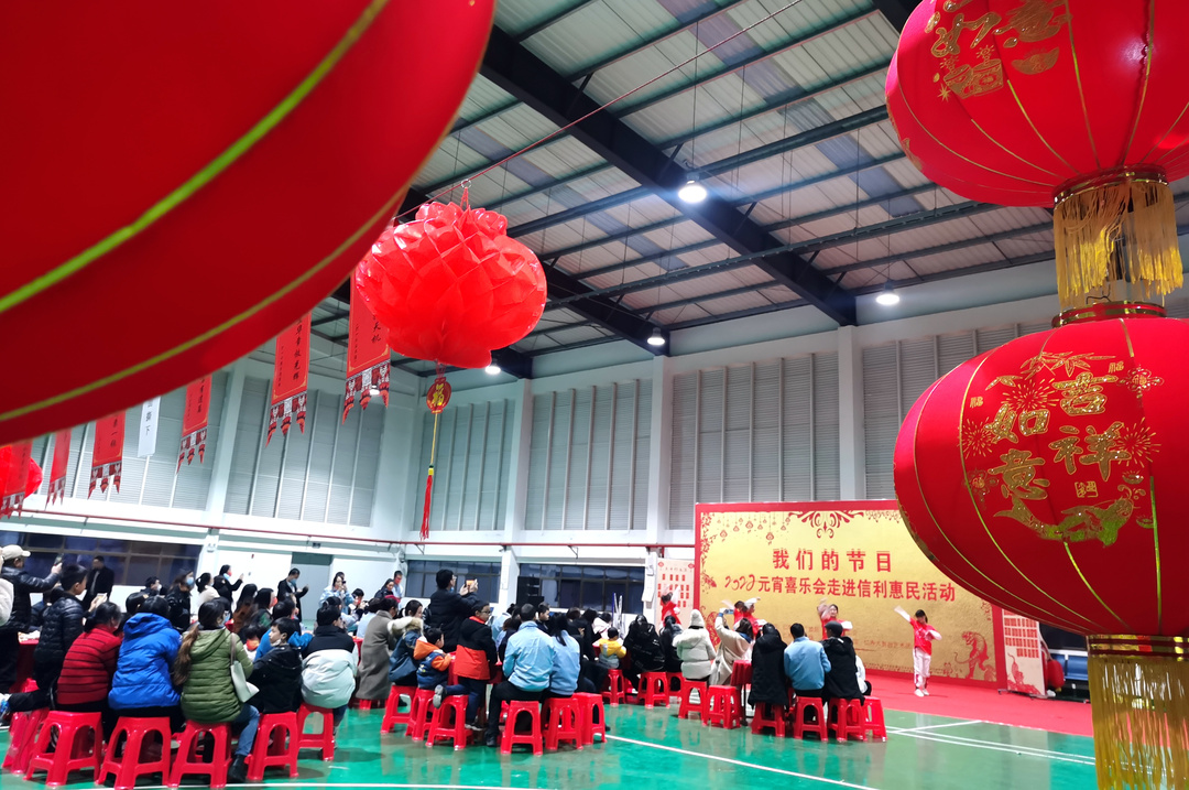 看表演。.jpg