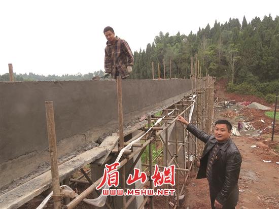 渡水槽修缮施工现场。.jpg
