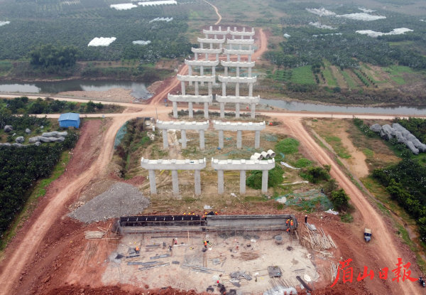  航拍南环线项目建设现场。