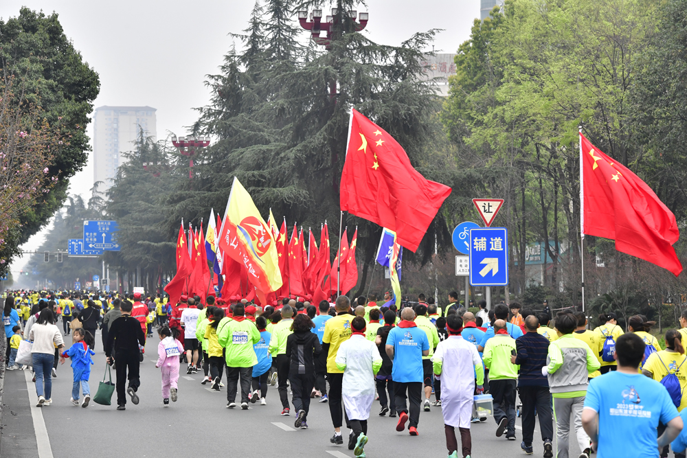 乐跑项目的比赛现场。眉山日报全媒体记者 廖波 摄.JPG