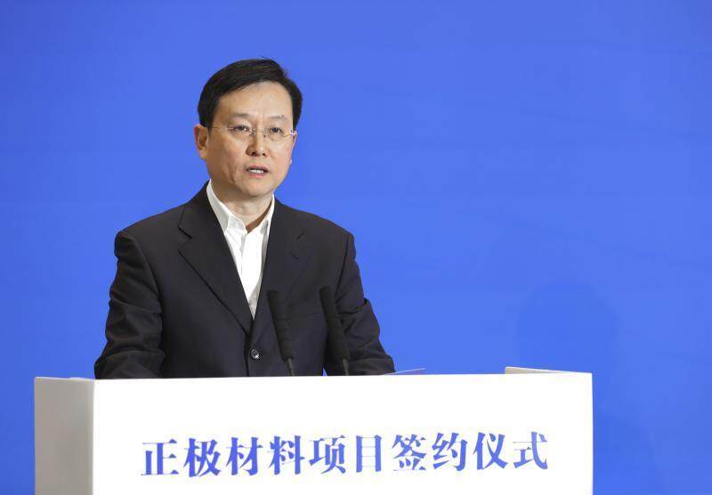 中共眉山市委书记胡元坤在签约仪式上致辞