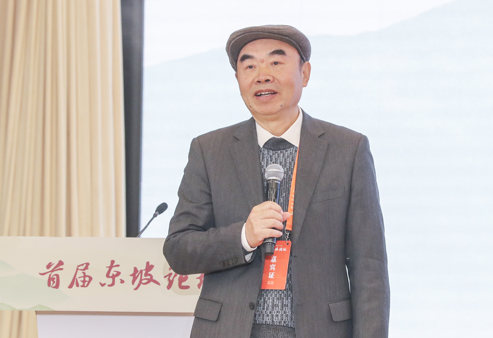 舒大刚作主旨演讲.JPG