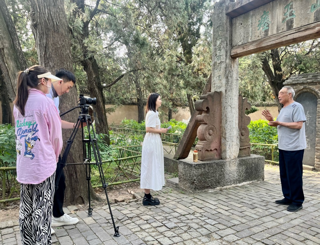东坡区采访团在河南郏县采访。.jpg