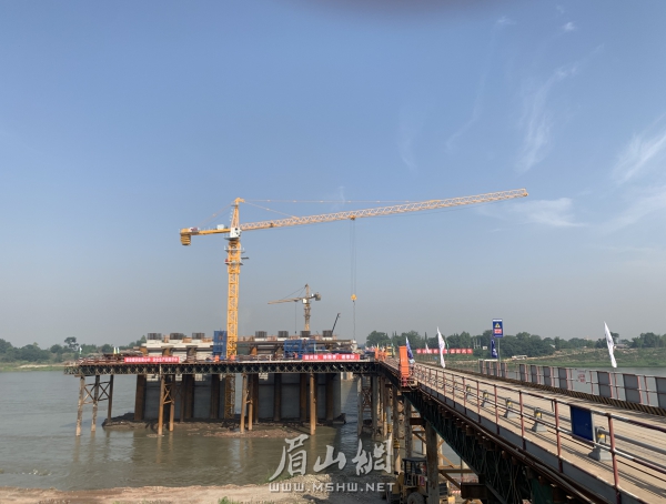 岷江三号特大桥施工现场.jpg
