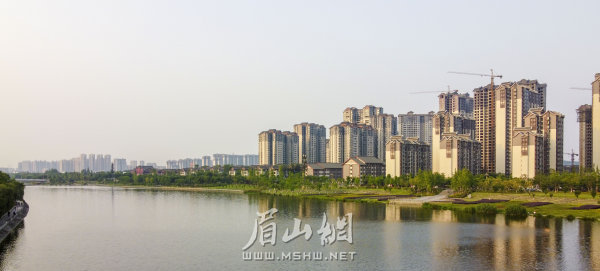 东坡区全面推进宜居宜业宜商的现代公园城市建设。