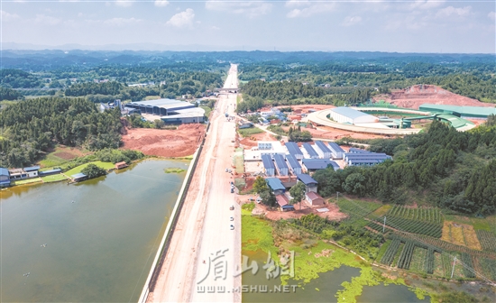 建设中的红星路南延线。本报记者 殷勇 摄