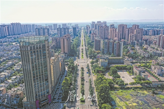 干净整洁的眉山城市。本报记者 殷勇 摄