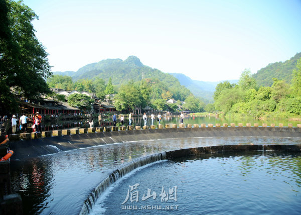 柳江镇风景如画。