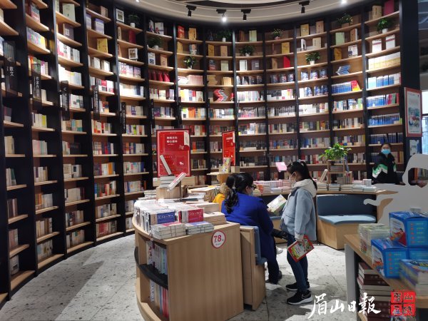 春节假期，徜徉书店。