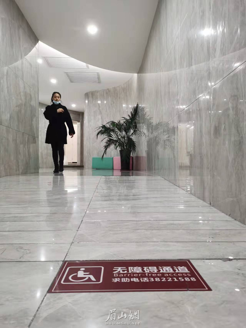 商场的无障碍通道。.jpg
