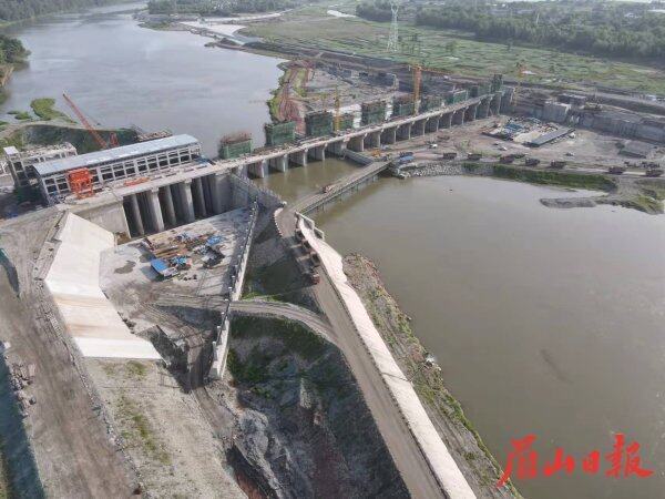  岷江虎渡溪航电枢纽工程加快建设中。