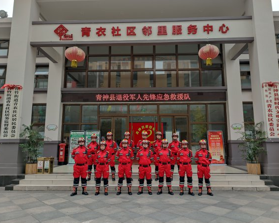 青衣社区成立服务队。.jpg