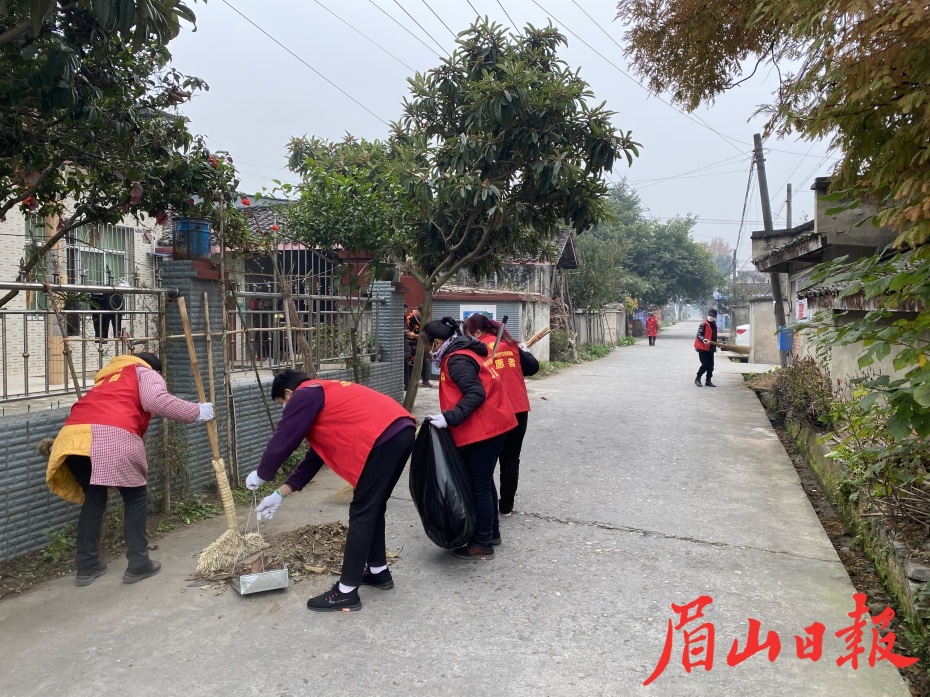 永洁清扫队正在开展志愿清扫。