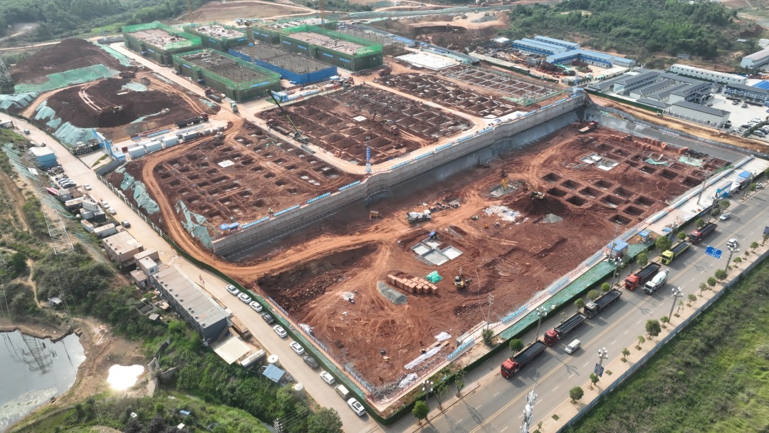 眉山天府新区数字经济孵化基地项目建设现场。.jpg