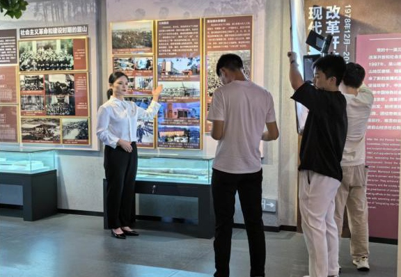市史志编纂中心推出《弘扬三线精神 彰显史志担当》微党课视频。（资料图片）.png