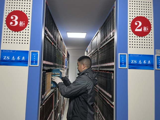 2024年，市史志编纂中心组织全市史志系统向全省19个四川省方志馆高校分馆、省方志文化宣传基地捐赠史志书籍。（资料图片）.png