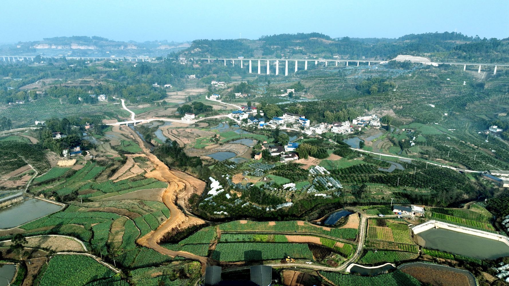  航拍中合村。