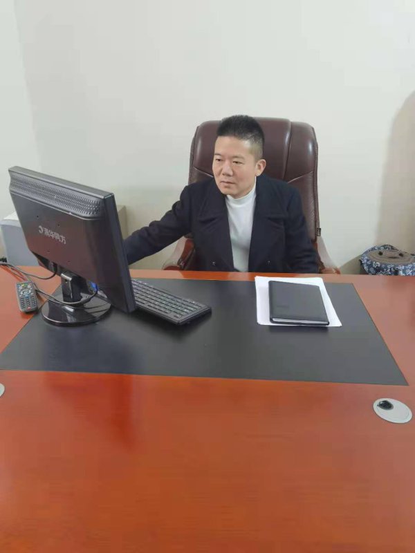 章显仲在了解其他地区扶持民营企业发展的做法。