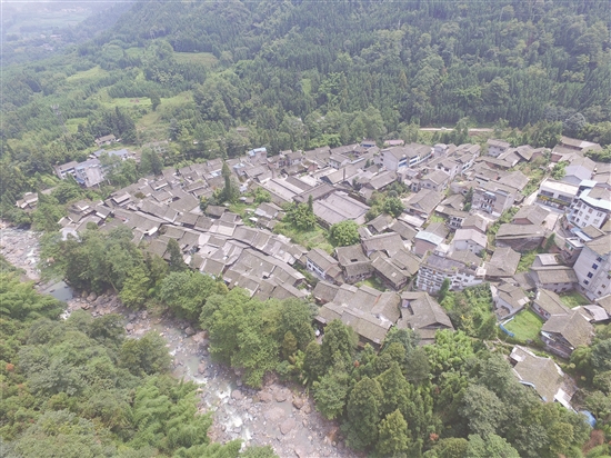 航拍高庙古镇。.jpg