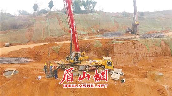 李家山大桥建设现场。.jpg