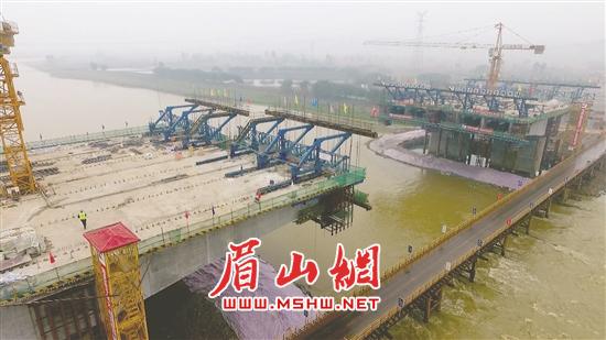 牧马段府河大桥建设现场。.jpg